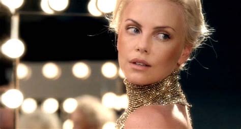 cancion anuncio perfume dior charlize theron|charlize theron malattia.